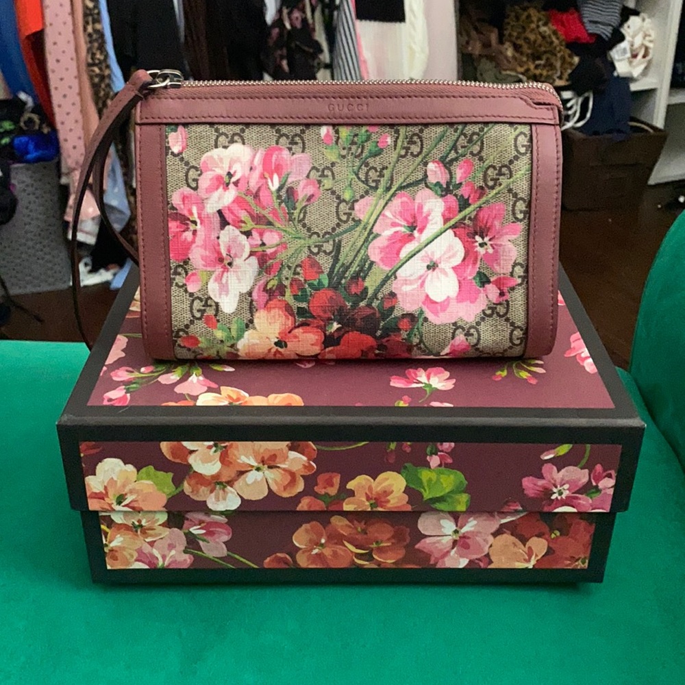 Gucci pouch or makeup bag. Blooms multi dry rose.